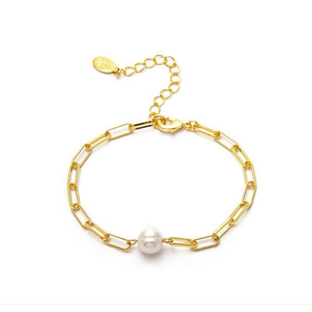 Paper Clip Chain and Fresh Water
Pearl Accent Bracelet